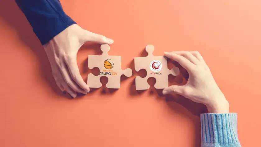 Imagen promocional del convenio entre Editorial Grupo J3V y Mi Libro Hispano mostrando libros, pluma y logotipos de ambas organizaciones.