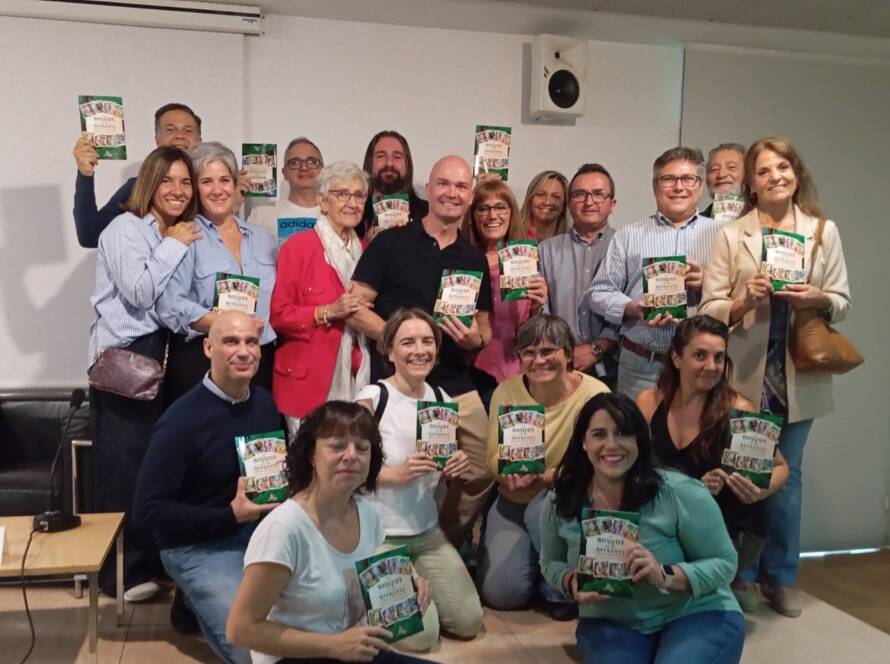 Carlos Tomás Vila presentando su libro El Bosque de los Refranes en la Biblioteca Ana María Matute, Valdemoro.